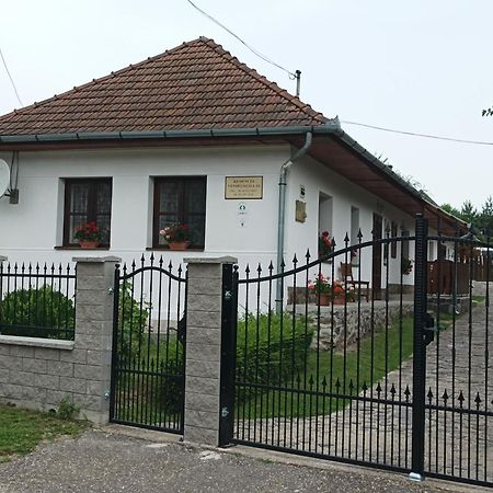Hotel Kemences Vendeghaz Mikohaza Exterior foto