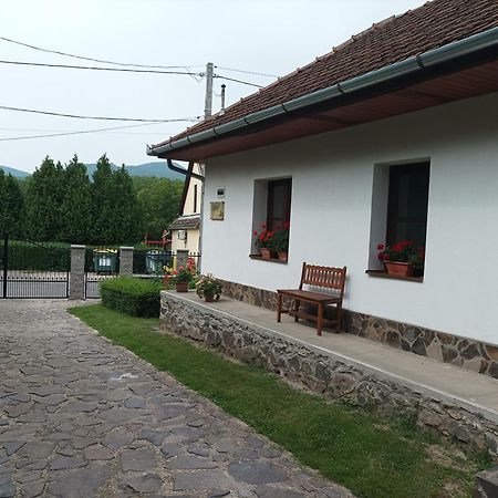Hotel Kemences Vendeghaz Mikohaza Exterior foto