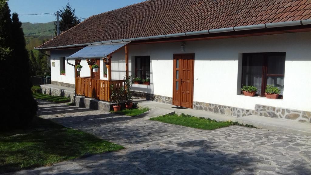 Hotel Kemences Vendeghaz Mikohaza Exterior foto